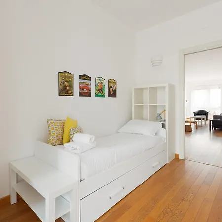 Guesthost - M1 Lima Roomy With Balconies * Milano
