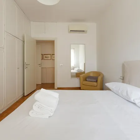 Daire Guesthost - M1 Lima Roomy With Balconies *