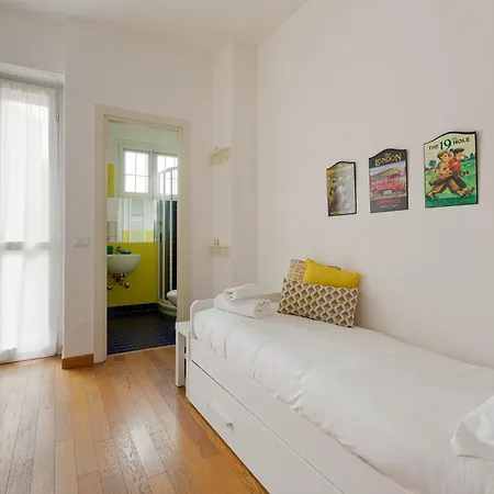 Guesthost - M1 Lima Roomy With Balconies * Milano