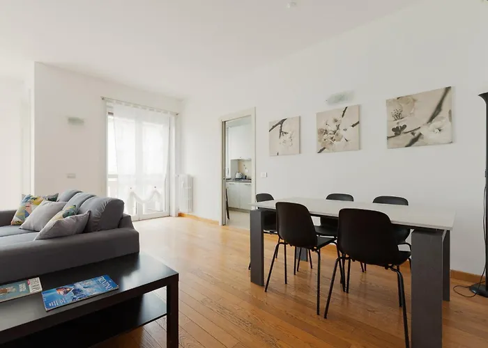 Guesthost - M1 Lima Roomy With Balconies Milano