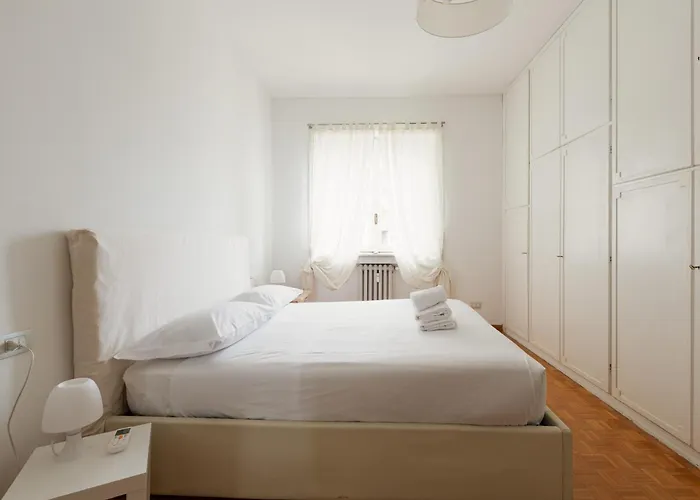 Guesthost - M1 Lima Roomy With Balconies * Milano