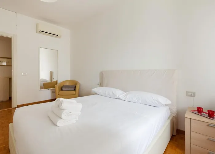 Guesthost - M1 Lima Roomy With Balconies Daire