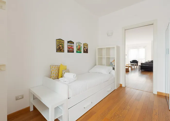 Guesthost - M1 Lima Roomy With Balconies * Milano