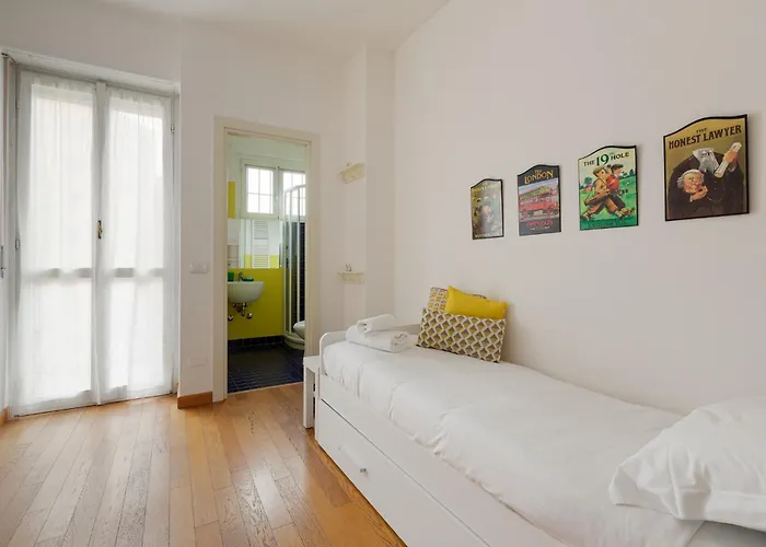 Guesthost - M1 Lima Roomy With Balconies * Milano
